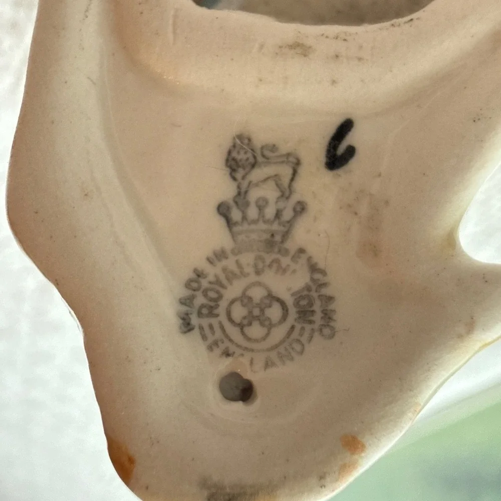 VTG Royal Doulton Cat Holding Slipper Figurine Retired 2.75